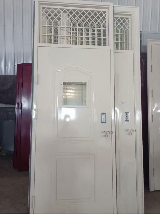 洛浦学校教室门