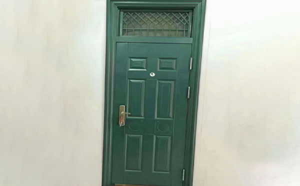 洛浦学校教室门