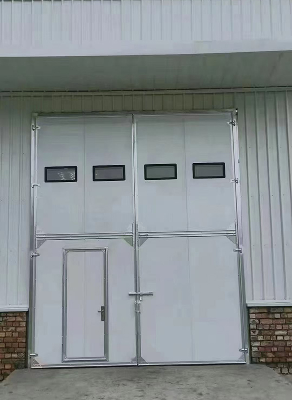 洛浦工业门在设备装配车间出入口的实施记录